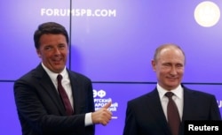 Маттео Ренці та президент Росії Володимир Путін. Санкт-Петербург, червень 2016 року