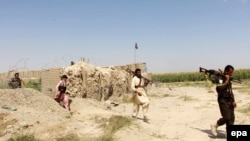 په دې وروستیو کې نادعلي د افغان سرتېرو او وسله والو ترمنځ د نښتو شاهده وه.