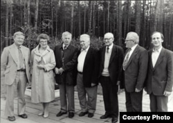Юры Хадыка, Зора, Васіль Быкаў, Вітаўт Кіпель, Дзьмітры Бугаёў, Адам Мальдзіс, Уладзімер Конан, верасень 1995