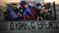 Паметникът на Съветската армия в София през лятото на 2011 г.
