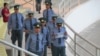 Diňle: Polisiýa işgärleriniň söwda dükanlaryndan mugtuna haryt almagy bilen bagly wakalar gaýtalanýar
