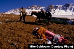 People fleeing Abkhazia through the mountains in October 1993.
