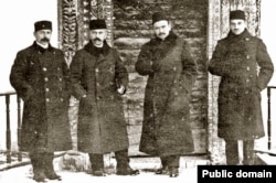 Сулдан: Сеитджелил Хаттатов, Асан Айвазов, Номан Челебиджихан, Джафер Сейдамет