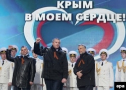 Liderii pro-ruși ai Crimeii, la Moscova. Sergei Aksionov, în centru