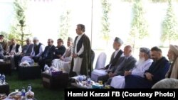 د افغانستان د پخواني ولسمشر حامد کرزي په ګډون یو شمېر سیاستوالو ویلي چې ولسمشریزې ټاکنې د بحران ډېرېدو لامل کېږي.
