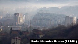 Smog lies over the Bosnian city of Tuzla. (file photo)
