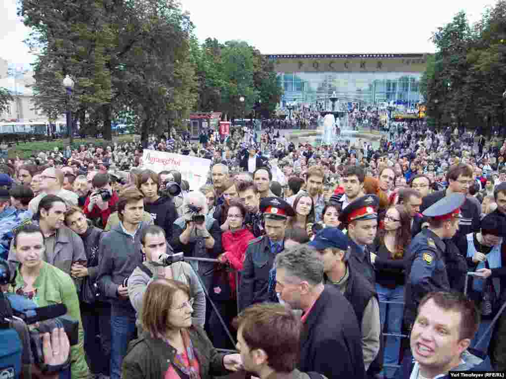 Some 2,000 people crammed into the square amid a heavy police presence.