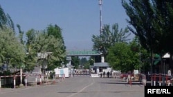 Кыргыз-өзбек чек ара бекети, Ош.