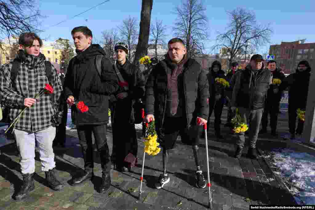 Ýewromaýdan wagty heläk bolanlaryň hatyrasyna geçirilen çäre. Kiýew. 20-nji fewral, 2025 ý. 2013-2014-nji ýyllardaky protestlerde, ukrain halky Russiýa tarapdar bolan prezident Wiktor Ýanukowyçyny häkimiýetden çetleşdirdi. Moskwa munuň yzysüre Krym ýarymadasyny basyp aldy we Donbasa tolgunşyklary başlatdy, we ýaragly çaknyşyklara sebäp boldy. 2022-nji ýylyň fewralynda Russiýa Ukraina garşy doly gerimli hüjüme başlady.