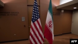 ارشیف، د امریکا او ایران ګډ بیرغونه