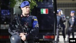 Policia e EULEX-it gjatë bastisjeve në Ministrinë e Transportit (Foto nga arkivi)