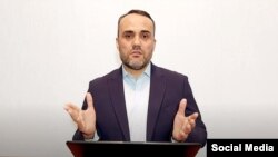 Иззат Амон, ҳомии шинохта дар миёни муҳоҷирони кории тоҷик дар Русия