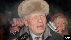 Andrei Sakharov speaks to journalists in Moscow upon his return from exile on December 23, 1986.