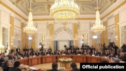 Россия – Главы правительств стран СНГ обсуждают соглашение о создании зоны свободной торговли, Санкт-Петербург, 18 октября 2011 г. 