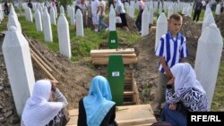 Ukop žrtava genocida u Srebrenici, 11. jul 2010. Foto: Midhat Poturović