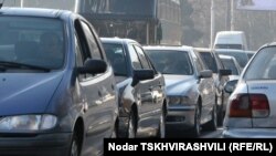 По новым законам, грузинским водителям придется раскошеливаться или водить автомобиль по правилам