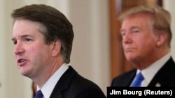 Președintele Donald Trump și candidatul său Brett Kavanaugh la anunțul numirii acestuia, 9 iulie 2018