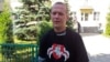 Васіль Парфянкоў каля суду ў траўні