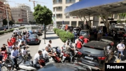 Լիբանանի վարորդները ժամերով սպասում են լցաակայանների մոտ, Բեյրութ, 29 հունիսի, 2021թ. 