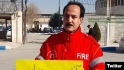 Zartosht Ahmadi Ragheb was also moved to the security ward of Ghezel Hesar prison in Karaj, west of Tehran, where he has been cut off from any contact with his family.