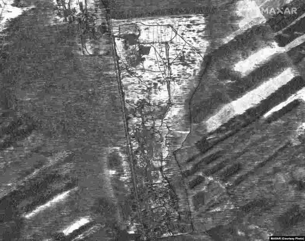 A new deployment in Pochep, western Russia, on February 22. Maxar says that equipment used for transporting tanks, artillery, and heavy equipment can be seen on the western outskirts of Klintsy, approximately 40 kilometers east of the border with Ukraine.