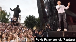Svyatoslav Vakarchuk at an election rally and concert in Lviv on June 18
