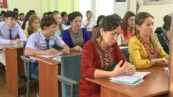 Ene-atalaryň studentlere pul ibermekdäki kynçylyklary gowzamaýar