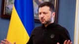 Ukrainanyň prezidenti Wolodymyr Zelenski 19-njy fewralda geçirilen metbugat ýygnagynda çykyş edýär.