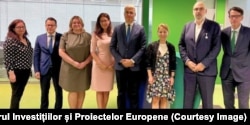 Ministrul Investițiilor și Proiectelor Europene, Dragoș Pîslaru (centru), la prima întâlnire de lucru cu echipa de conducere a Băncii de Investiții și Dezvoltare. Al doilea din dreapta este directorul general al BID, Dănuț Sandu.