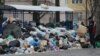 Переповнені сміттєві контейнери у дворах Львова, грудень 2016 року 