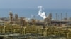 Иран - нефтеперерабатывающий завод возле города Ассалуйе