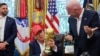 Джей Ди Вэнс, Дональд Трамп и Джанни Инфантино на встрече в Овальном кабинете Белого дома, Вашингтон, 22 августа 2025 года
