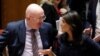 Ambasadorul Rusiei la ONU, Vasili Nebenzia și omologul său american, Nikki Haley, în Consiliul de Securitate la 17 aprilie