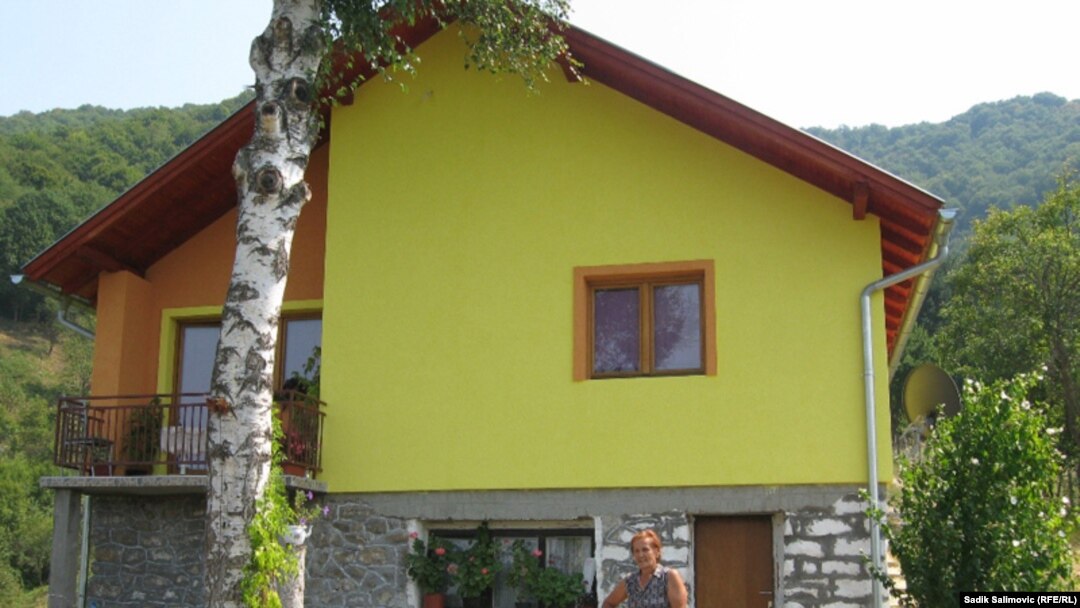 Nova kuća Nezire Sulejmanović iz sela Đogazi blizu Srebrenice, 30. avgust 2011.