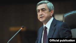 Президент Армении Серж Саргсян выступает на совещании центрального аппарата Министерства иностранных дел Армении и руководителей дипломатических представительств Армении за рубежом, Ереван, 30 августа 2011 г