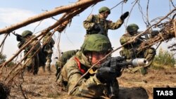 Western analysts are hopeful that this month's Zapad war games in Belarus will offer a useful glimpse at what Russia's military is now capable of. (file photo)
