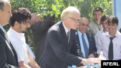 EU envoy Kai Eide helping celebrate World Peace Day in Kabul in mid-September