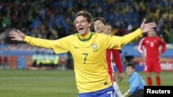Jucătorul brazilian Elano după un gol înscris în poarta nord-coreenilor
