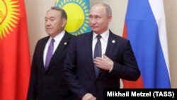 After seeing how crowds of Kazakh protesters recently turned on their former President Nursultan Nazarbaev (left), Vladimir Putin "will hardly be inclined to leave his position to a successor," according to one analyst. 