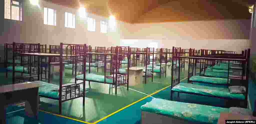 More than 1,000 beds for COVID-19 patients are being prepared at a day hospital in Kyrgyzstan's Batken region. Currently, beds are ready in the Kyzyl-Kiya and Leilek districts. 