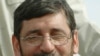محمدحسين صفار هرندی می گوید: «چهره هايی که محبوب مردم می شوند و همه مردم به نوعی، نسبت به آنها علاقه مندی دارند، نبايد خودشان را هزينه اين و آن کنند.»