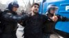 Полицейские задерживают участника акции протеста в Баку. 10 марта 2013 года.