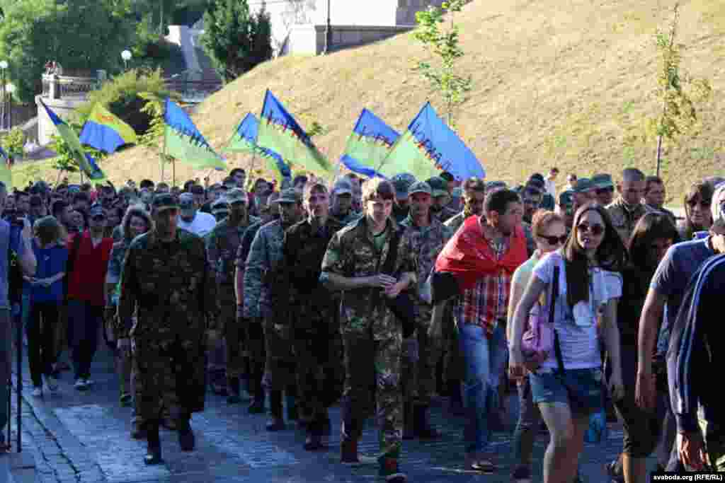 Учасники «Маршу Святослава» розпочали ходу вулицею Героїв Небесної сотні 