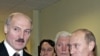 Белорусские власти обозначили свою позицию в связи с конфликтом в Грузии лишь после критики российского посла (на фото по середине)