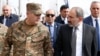 Armenian Prime Minister Nikol Pashinian (right) and Lieutenant-General Artak Davtian (file photo)