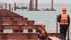 Мостот до Крим: За Путин приоритет, за работниците пекол