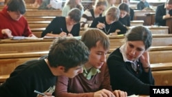 Moskwanyň Lomonosow adyndaky Döwlet Uniwersitetiniň Aziýa we Afrika Institutynyň türki diller kafedrasynda türkmen dili hökmany öwredilýän dilleriň biridir.