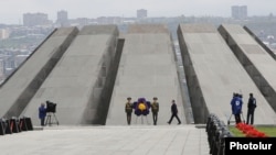 Astăzi la ceremoniile de la Memorialul Tsitsernakaberd de la Erevan