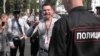 В Пскове приковавшего себя к столбу активиста арестовали на трое суток