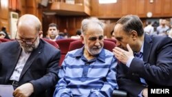محمد علی نجفی در یک جلسه محاکمهاش